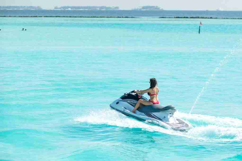 water-activies-cost-maldives-Jet skiing